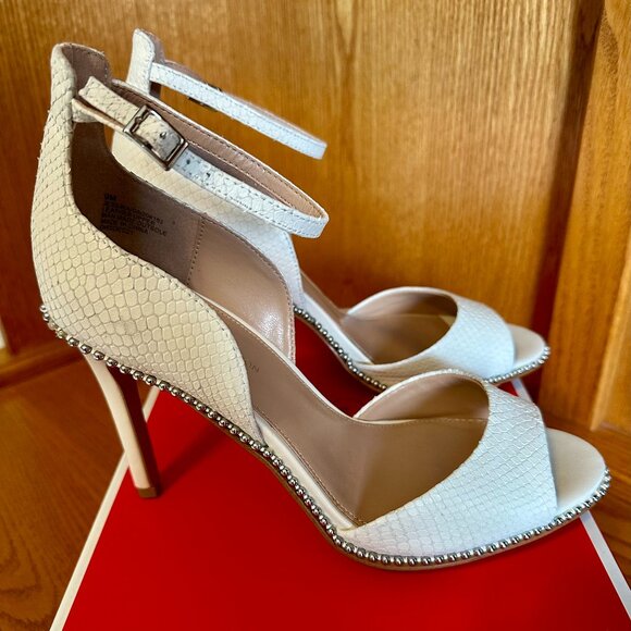 BCBGeneration Jaxina Studded Ankle Strap Peep Toe Leather Sandal  - Size 9M - Picture 1 of 5